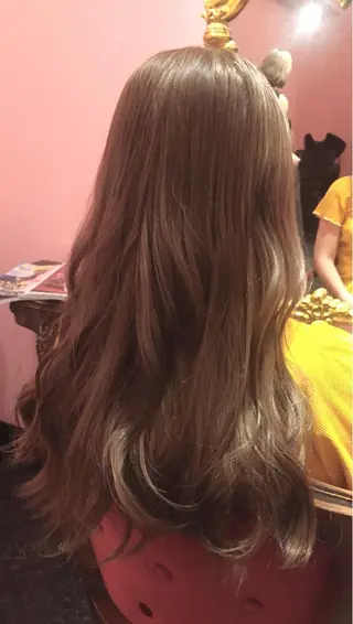 ロング カラー ILu.所属・櫻井 愛弓のヘアスタイル