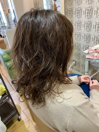 ミディアム パーマ 奥野 理香子のヘアスタイル