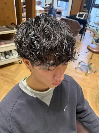 ショート パーマ メンズ 溝口 槙里也のヘアスタイル