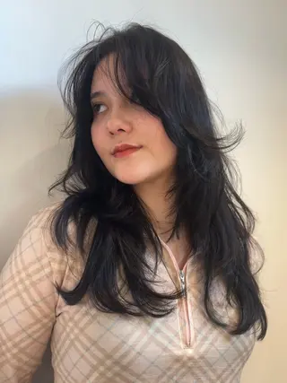 ロング 津田 里菜のヘアスタイル