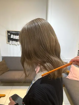 カラー moeka 表参道のヘアスタイル
