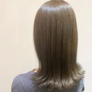 ミディアム ブリーチなしカラー/ 顔周りレイヤーカットのヘアスタイル