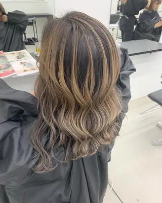 カラー LINOET NAGOYA所属・中川 来紀のヘアスタイル