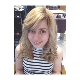 セミロング ロング カラー アオガミ （前髪顔周りカット）のヘアスタイル