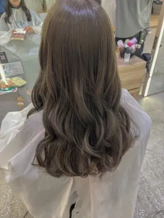 ロング 須藤 萌のヘアスタイル