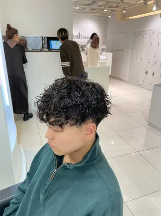 ショート パーマ メンズ フェザーパーマ職人 🪶ryosukeのヘアスタイル