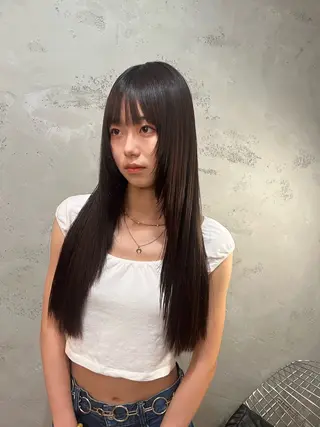 ロング マスダ ミウのヘアスタイル