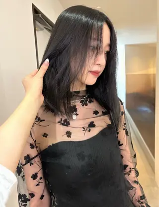 ミディアム カラー Yuna/ベージュ ダブルカラーのヘアスタイル