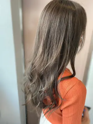 カラー La fith hair letter所属・西山 花のヘアスタイル