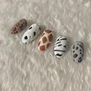 ネイル NEO Beauty Salon所属・𝐍𝐄𝐎 𝐉𝐔𝐑𝐈のネイルデザイン