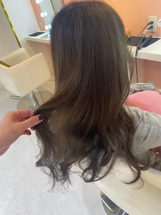 ロング カラー 梛木 唯のヘアスタイル