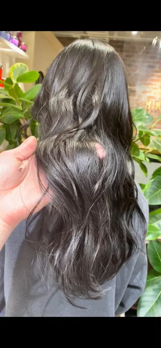 ロング カラー レイヤーカット 岩谷流星のヘアスタイル