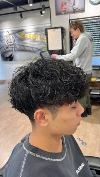 ミディアム パーマ 髙井 遥宇のヘアスタイル