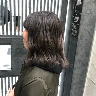 ミディアム カラー ウルフカット／吉村 桃子のヘアスタイル