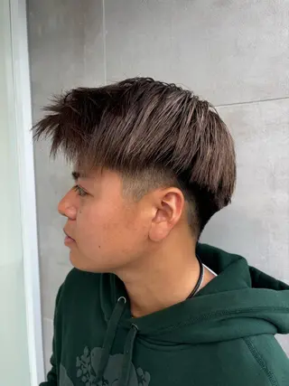 カラー メンズ メンズパーマ/ スパイキー/フェードのヘアスタイル