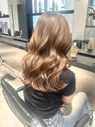 セミロング カラー ハイトーン/ウルフ/ レイヤー/Asukaのヘアスタイル