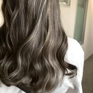 セミロング カラー 松井那津子 /ハイライトブリーチのヘアスタイル