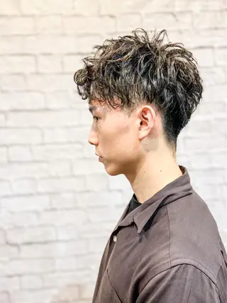 ミディアム パーマ グレイスフルバーバープラチナム六本木店所属・六本木メンズヘア 大橋勇貴のヘアスタイル