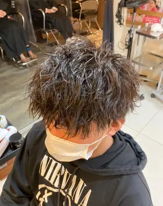 ショート パーマ メンズ 塩谷黎✨ブリーチ無W カラーメンズパーマ✨のヘアスタイル