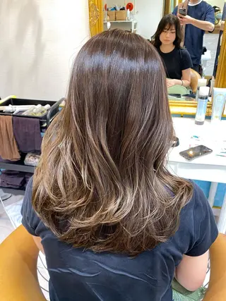 ミディアム カラー レイヤーカット /透明感カラー西田のヘアスタイル