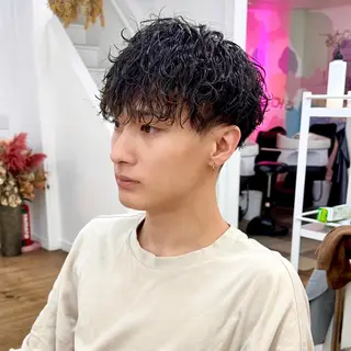 ミディアム パーマ メンズ メンズ特化✂️ 小枝 優生のヘアスタイル