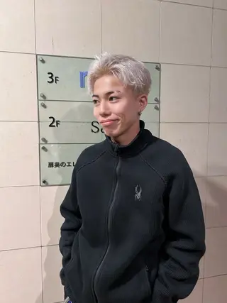 カラー メンズ 🐩🎶ルリ/ ハイトーン🍓🪩のヘアスタイル