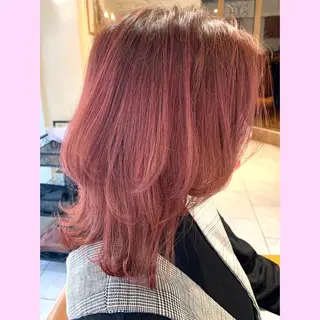 ミディアム カラー 浅沼 久瑠美のヘアスタイル