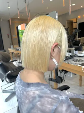 ミディアム 淡いハイトーンカラー レイヤーカットゆうかのヘアスタイル