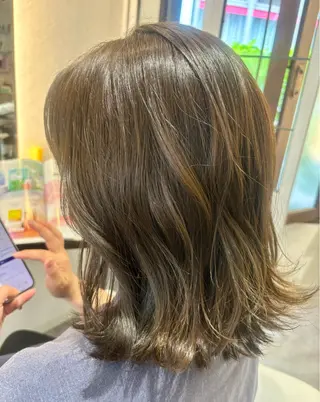 カラー 岩本 理沙のヘアスタイル