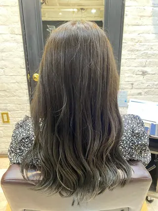 ロング カラー 林 美佑のヘアスタイル