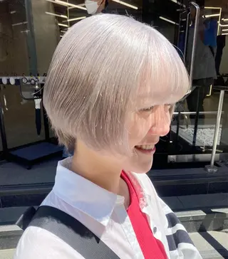 ショート カラー 🌈haru🌻 藤沢ハイトーン🌈のヘアスタイル