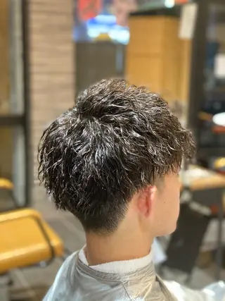 パーマ メンズ 尾崎 優也のヘアスタイル