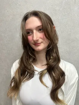 ロング カラー YUI ハイトーンカラーのヘアスタイル