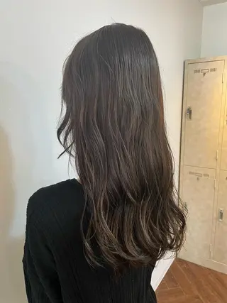 ロング カラー いけだ　ひかり ハイライトくびれヘアのヘアスタイル