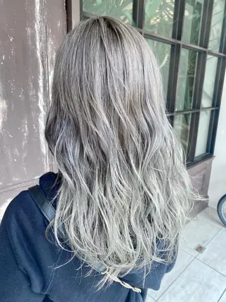 セミロング カラー 川越 輝梨奈のヘアスタイル