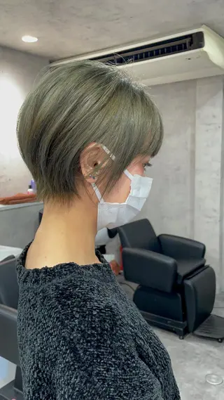 ショート カラー タカハシ ユウキのヘアスタイル