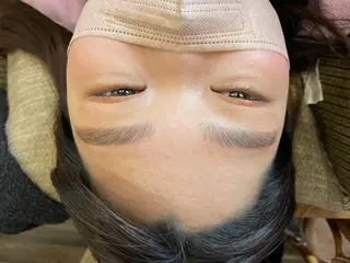 アイブロウ 久田 悠佳のネイルデザイン