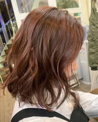 ミディアム 鶴見 和美のヘアスタイル