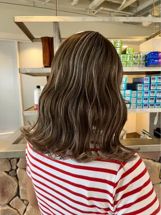 ミディアム カラー fand / HINAのヘアスタイル