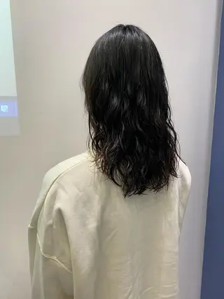 ミディアム パーマ ✨透明感カラー✨ 🦖佐々木未来🦕のヘアスタイル