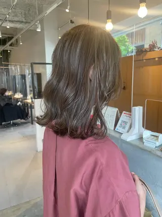ミディアム 齊藤 桃子のヘアスタイル