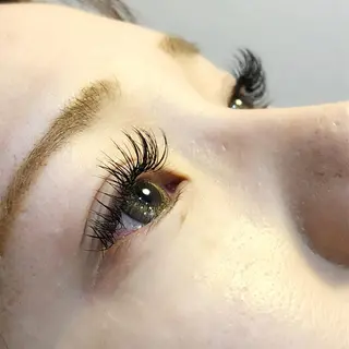 マツエク・マツパ LuLu Fleurir【ルルフルーリア】アイブロウ&アイラッシュ専門店所属・eyelist♡ REIKAのマツエク・マツパデザイン