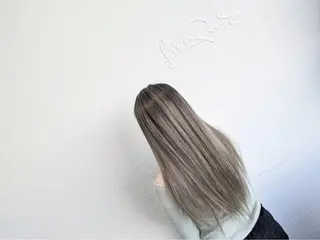 ロング カラー LaRmE Ayumi.のヘアスタイル