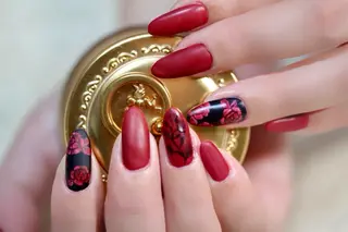 ネイル ママリンド　志村坂上店所属・しみ えんのネイルデザイン