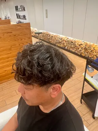 ショート パーマ メンズ 櫻井涼央 ／メンズ特化／短髪／のヘアスタイル