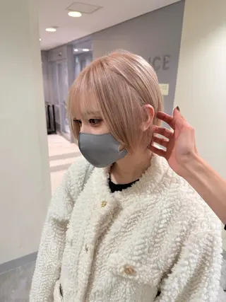 ミディアム カラー ハイトーンレイヤー 顔まわりSOTAのヘアスタイル