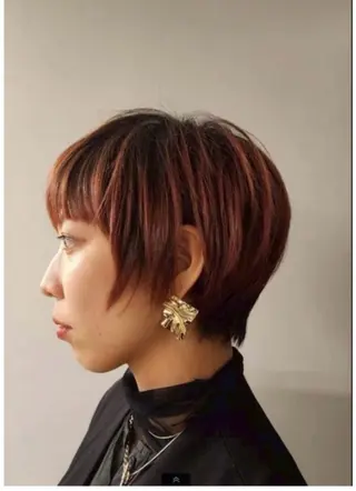 ショート カラー 猫宮 陵希のヘアスタイル