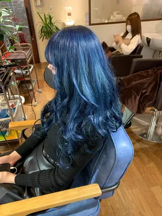 カラー I. NARUSEのヘアスタイル