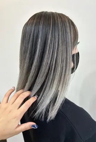 セミロング カラー Chihiro .のヘアスタイル