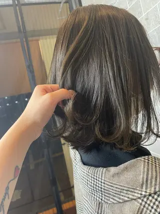 ミディアム 柳井 瑠菜のヘアスタイル